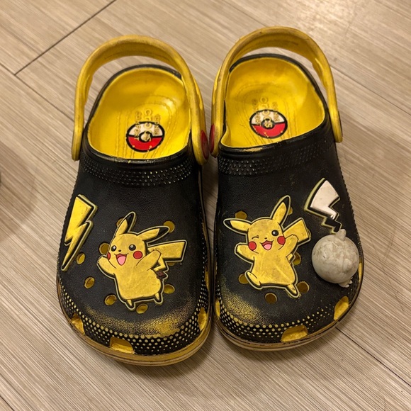 Kid pikachu crocs - Picture 1 of 4